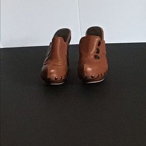 Jessica Simpson high heeled clogs